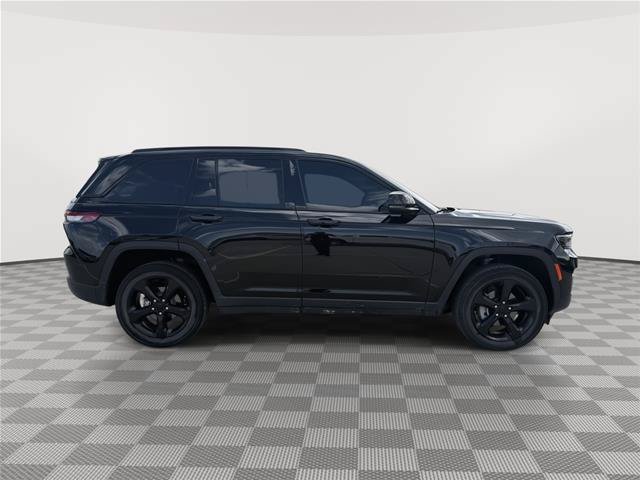 Used 2024 Jeep Grand Cherokee Altitude AWD/4WD image 10