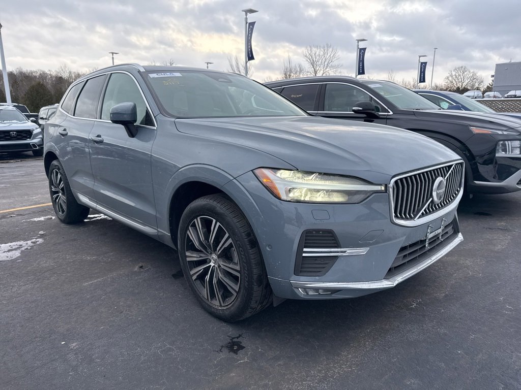 Used 2022 Volvo XC60 B5 Inscription image 2