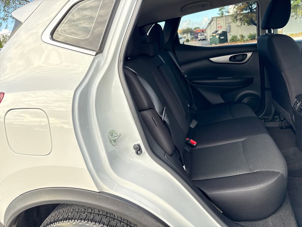 Used 2020 Nissan Rogue Sport S image 24