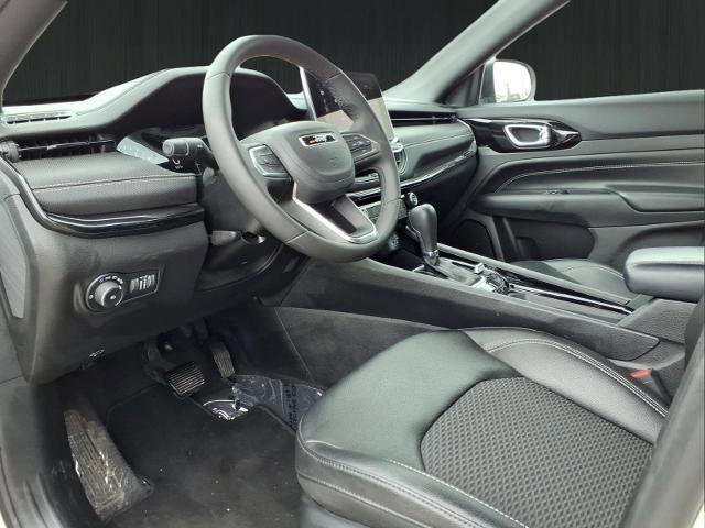 Used 2024 Jeep Compass Latitude w/ Convenience Group AWD/4WD image 23