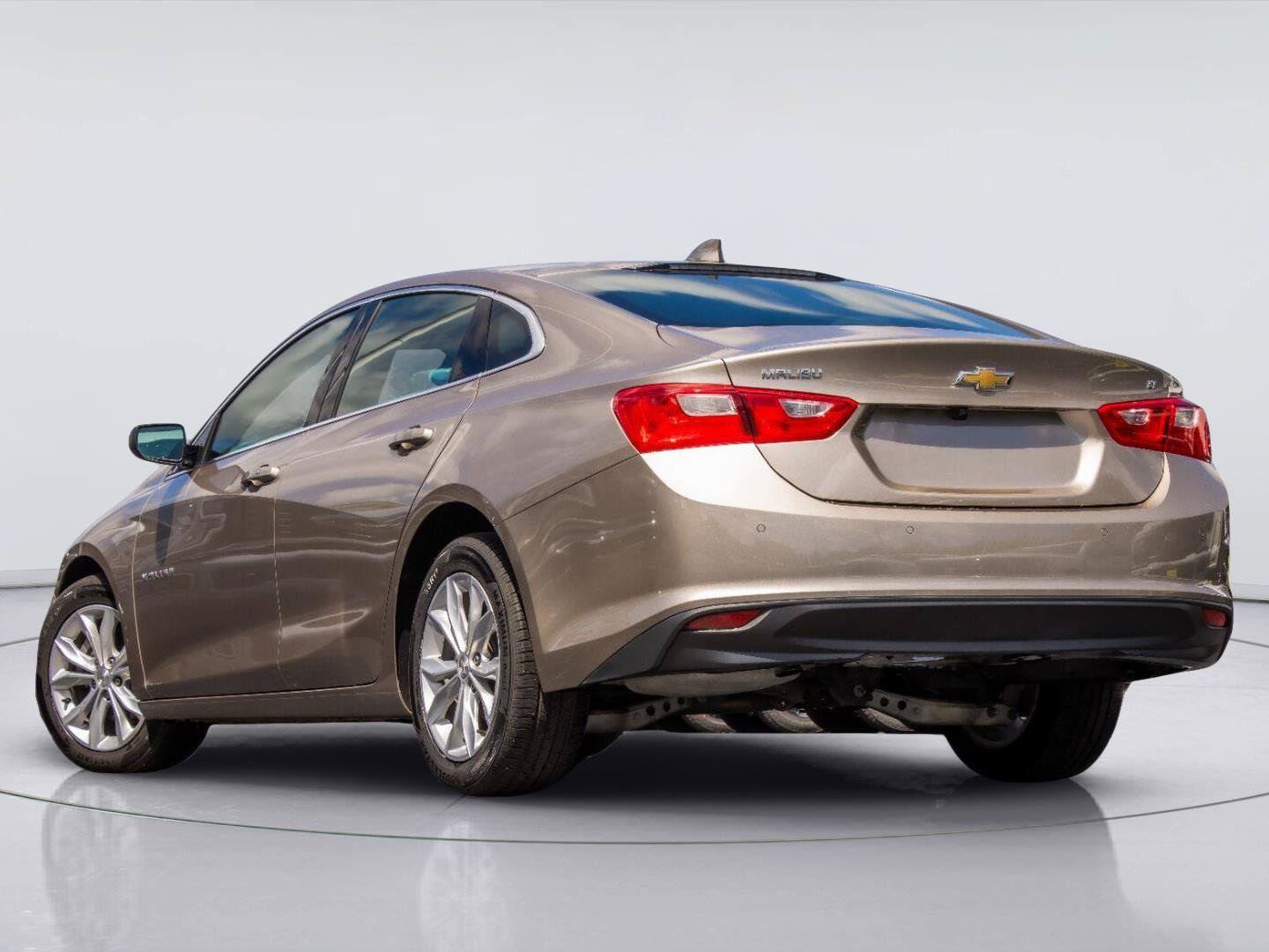Used 2025 Chevrolet Malibu LT FWD image 3