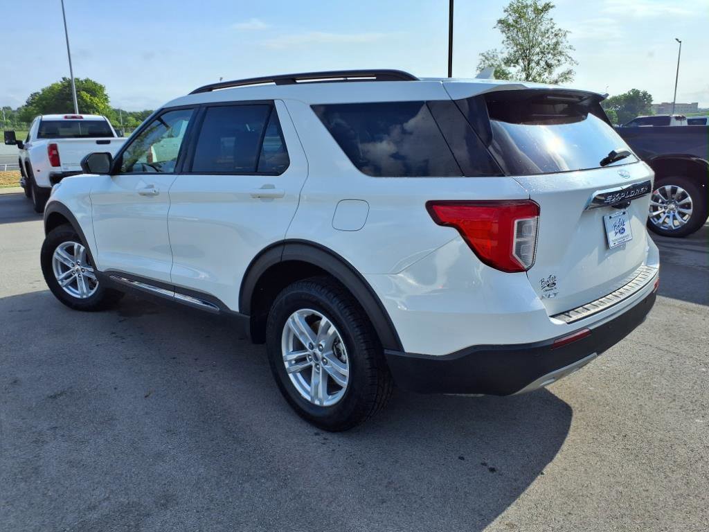 Certified 2022 Ford Explorer XLT w/ Equipment Group 202A image 3