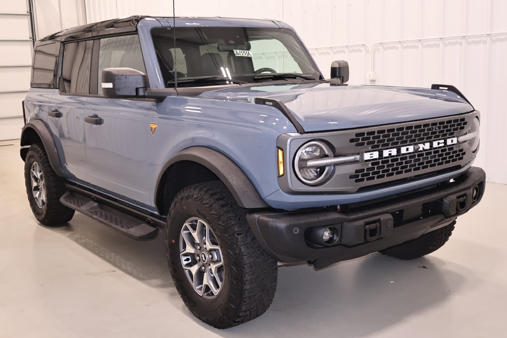 Certified 2025 Ford Bronco Badlands AWD/4WD image 4