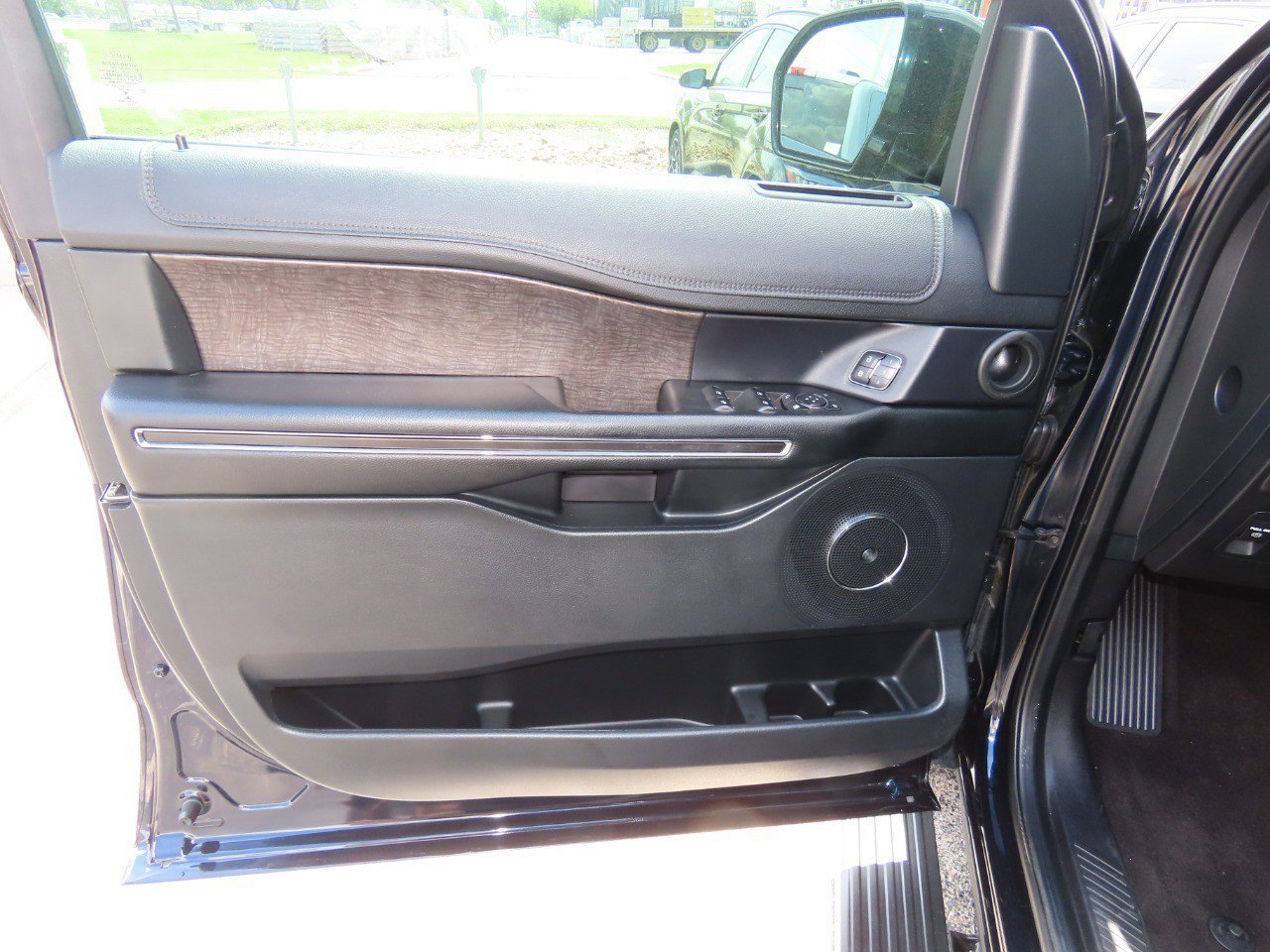 Certified 2021 Ford Expedition Limited image 24