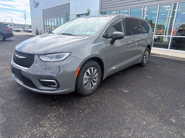 Used 2023 Chrysler Pacifica Touring-L FWD image 8