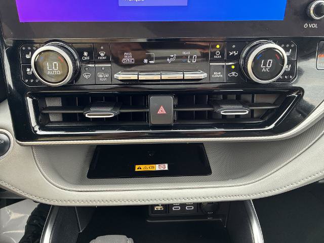 Used 2024 Toyota Highlander Platinum AWD/4WD image 29