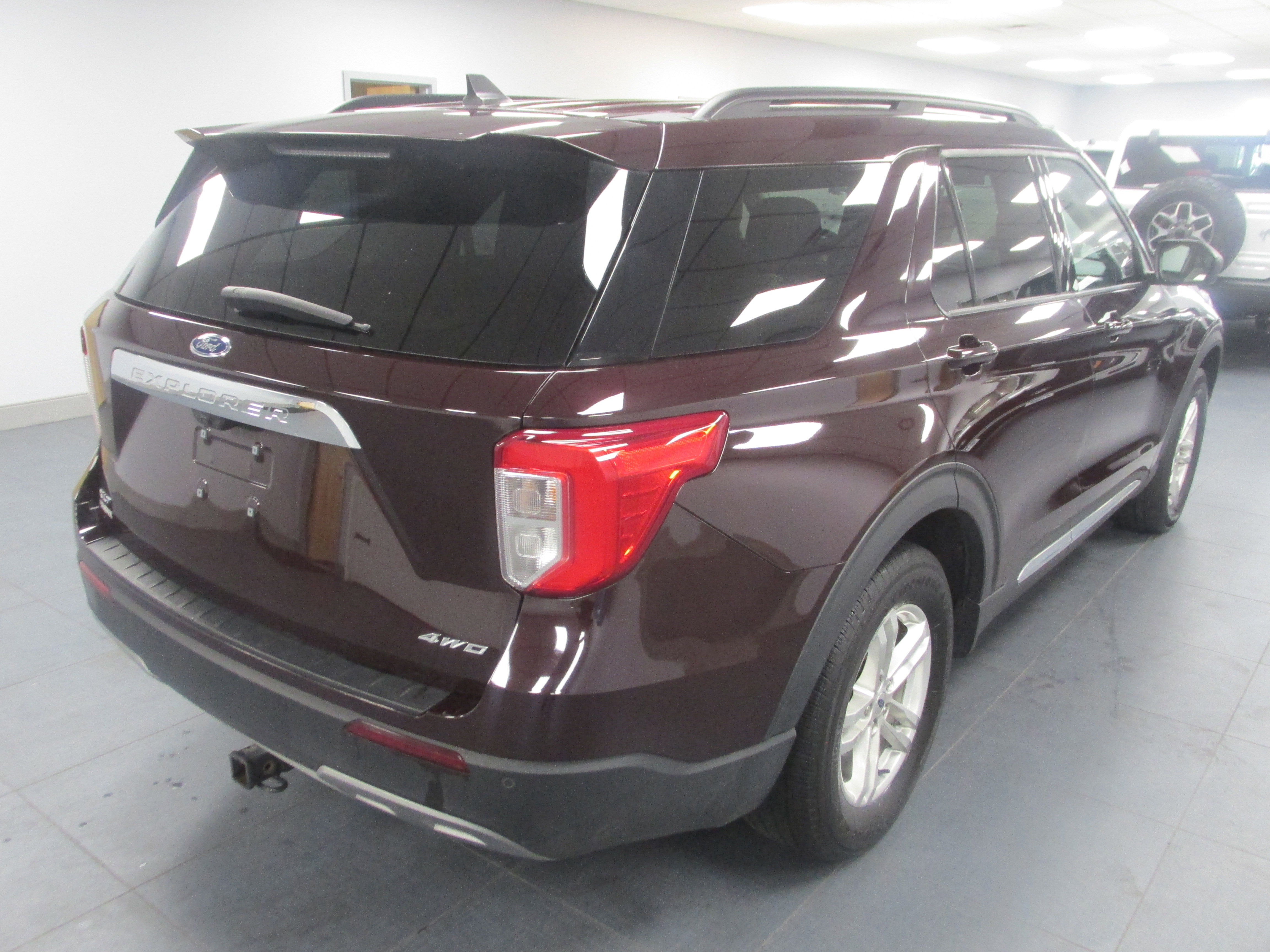 Certified 2023 Ford Explorer XLT w/ Equipment Group 202A AWD/4WD image 5