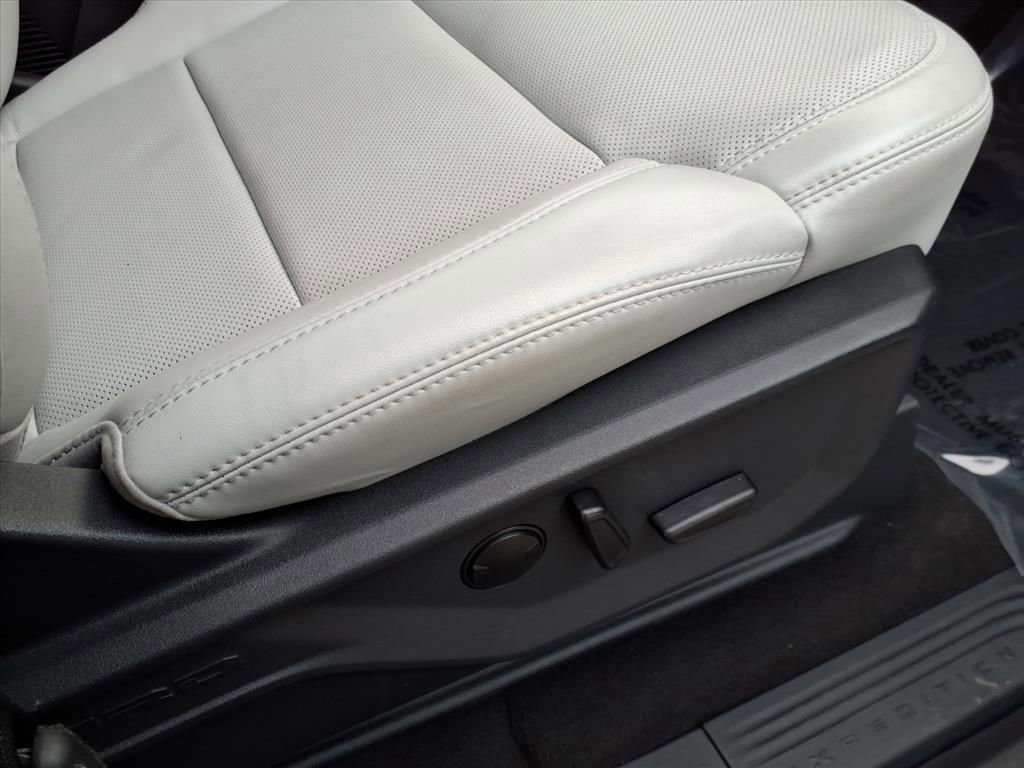 Certified 2025 Ford Expedition Platinum image 10