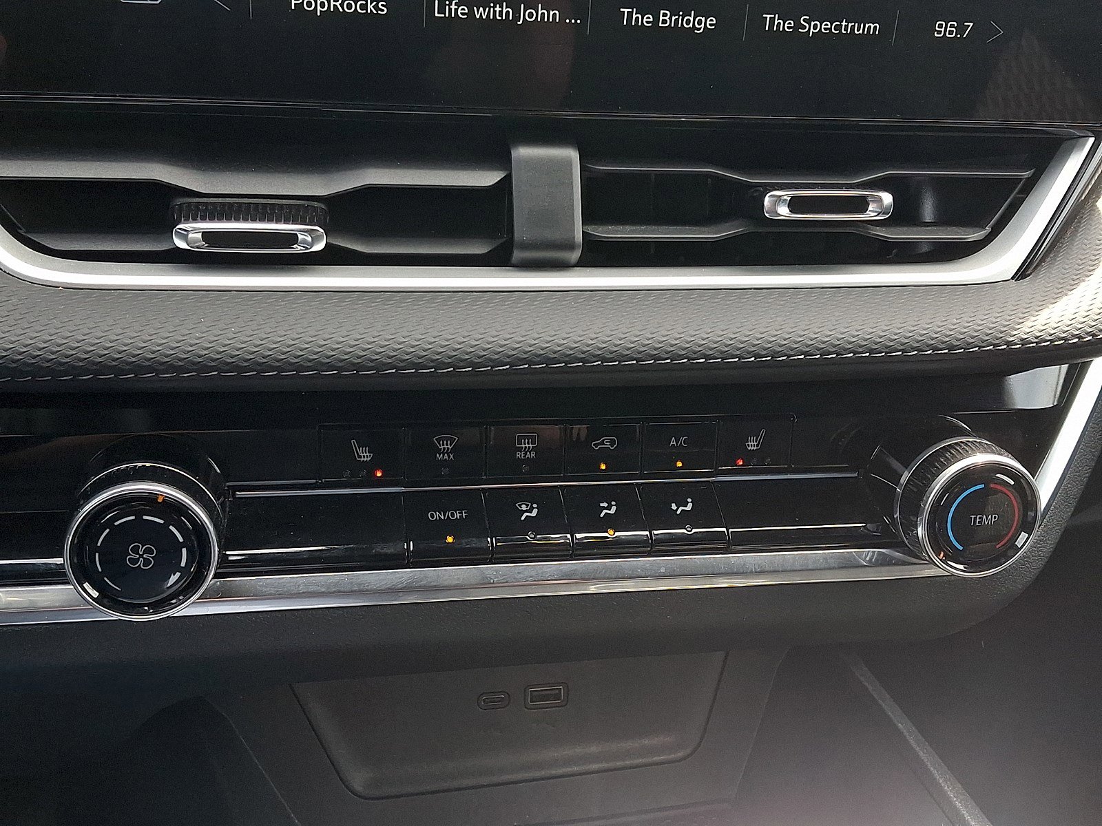 Used 2025 Chevrolet Equinox LT image 14