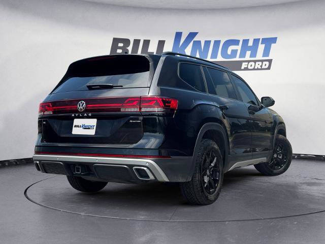 Used 2025 Volkswagen Atlas Peak Edition SE AWD/4WD image 5