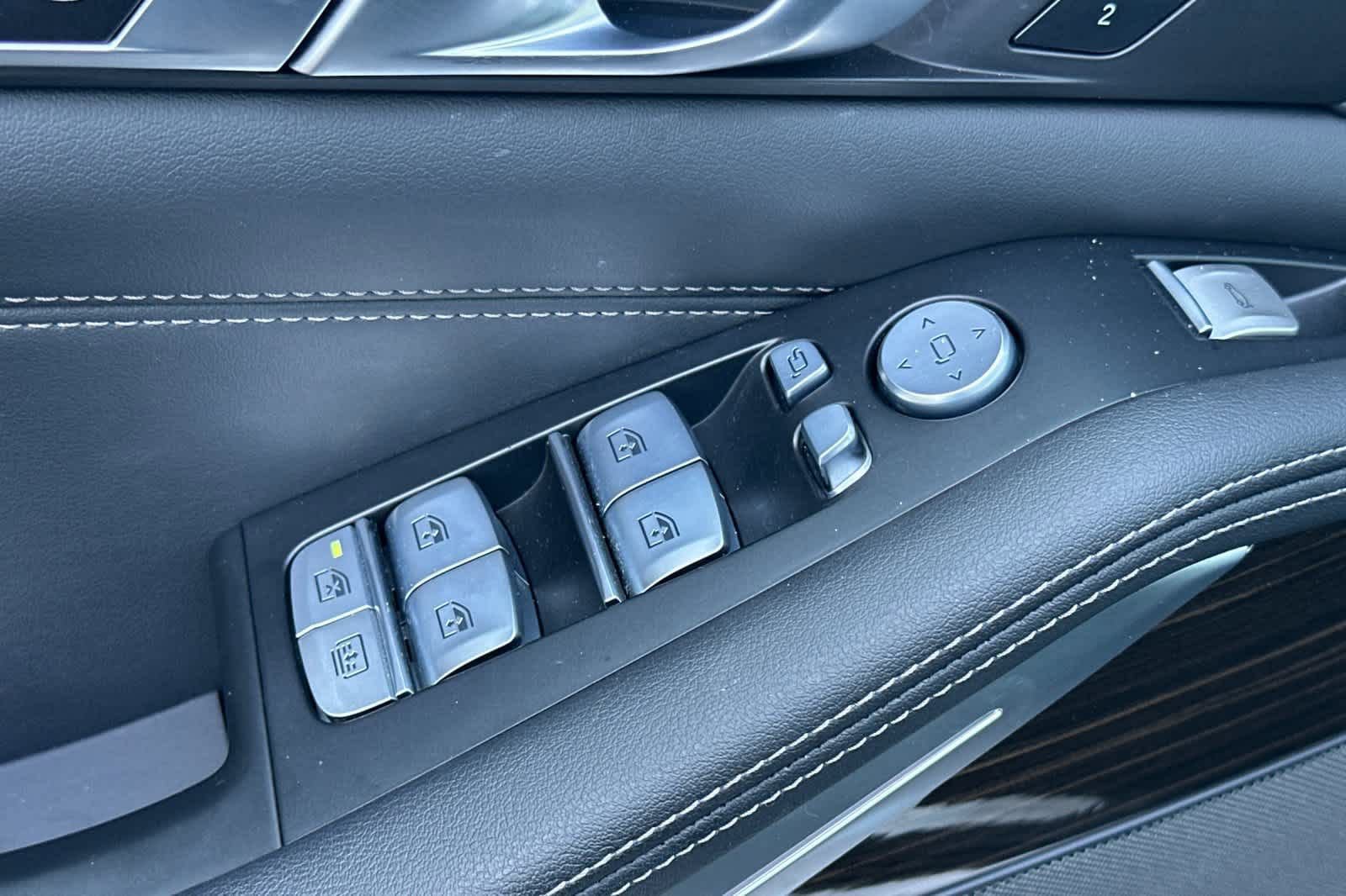 Used 2023 BMW X7 xDrive40i w/ Premium Package image 13