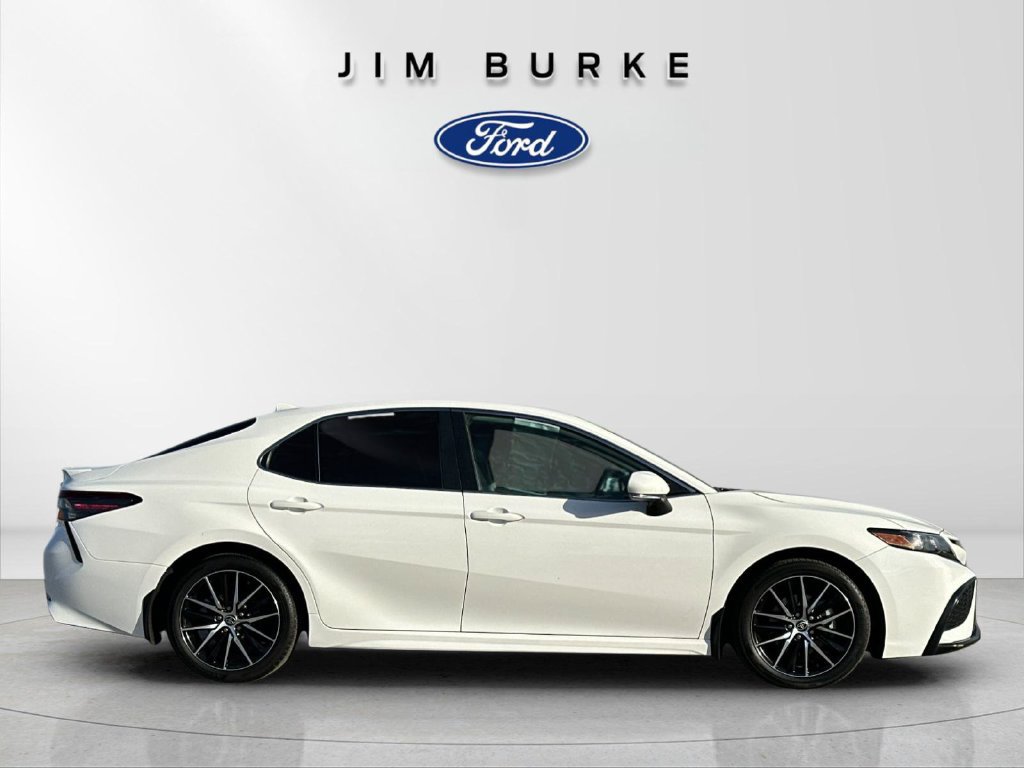 Used 2022 Toyota Camry SE w/ Carpet Mat Package (TMS) FWD image 6
