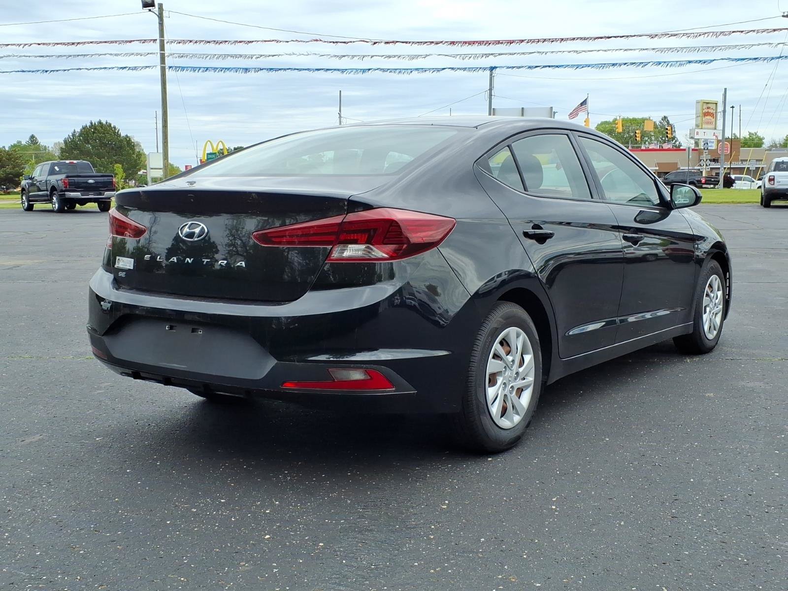 Used 2019 Hyundai Elantra SE w/ Cargo Package FWD image 11