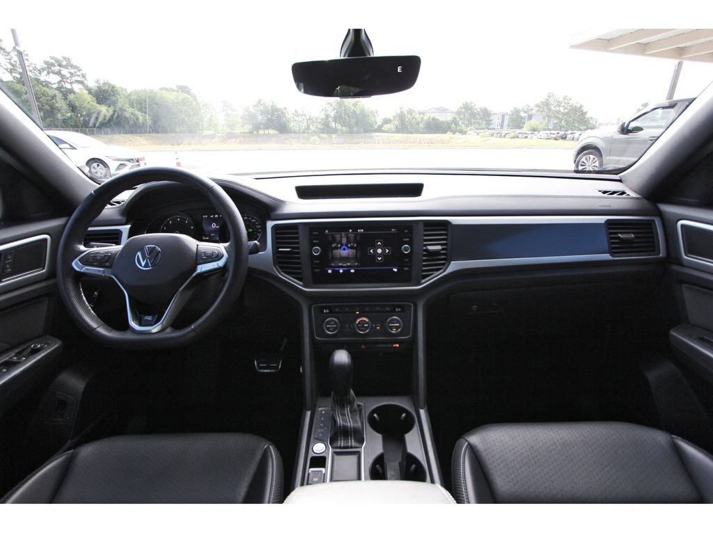 Used 2021 Volkswagen Atlas Cross Sport SE FWD image 12