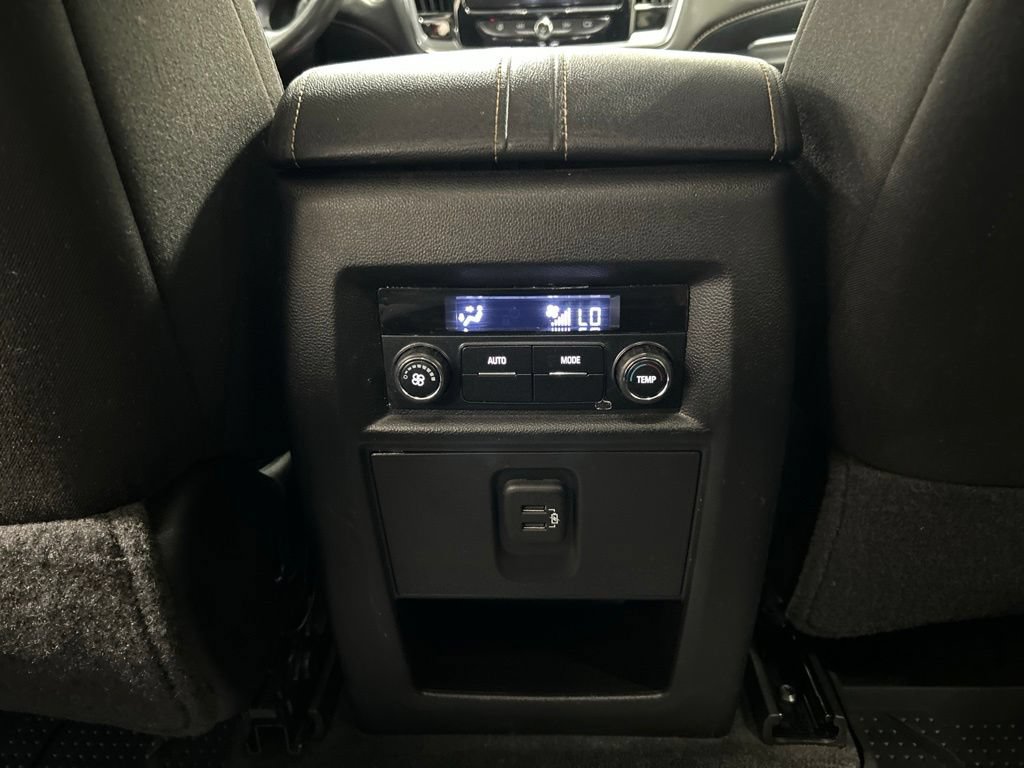 Used 2020 Chevrolet Traverse LT w/ Driver Confidence II Package AWD/4WD image 27