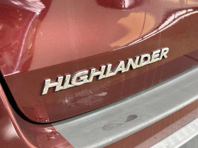 Used 2018 Toyota Highlander LE w/ Carpet Mat Package (TMS) AWD/4WD image 7