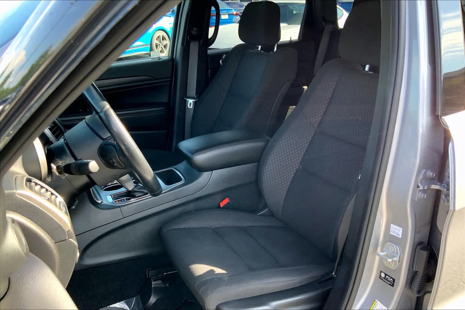 Used 2021 Jeep Grand Cherokee Laredo RWD image 8
