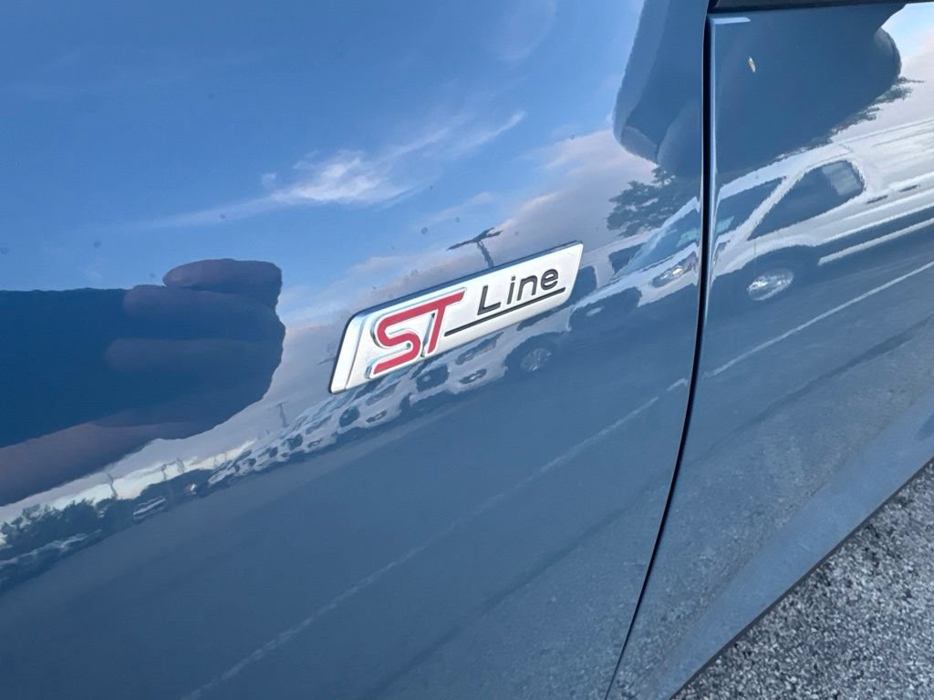 Certified 2025 Ford Escape ST-Line Select AWD/4WD image 46