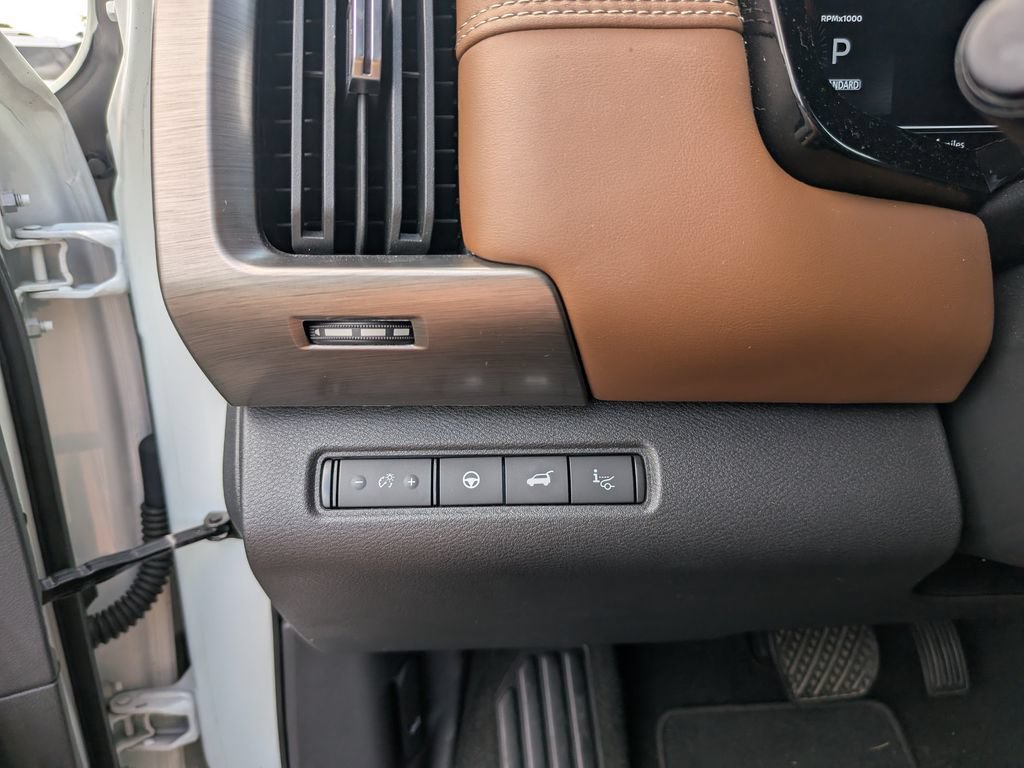 Used 2024 Nissan Pathfinder Platinum w/ Black Appearance Package FWD image 28