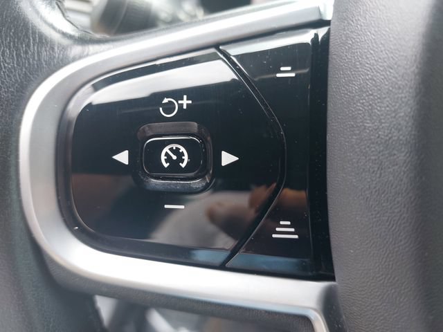 Used 2020 Volvo XC90 T6 Momentum AWD/4WD image 18