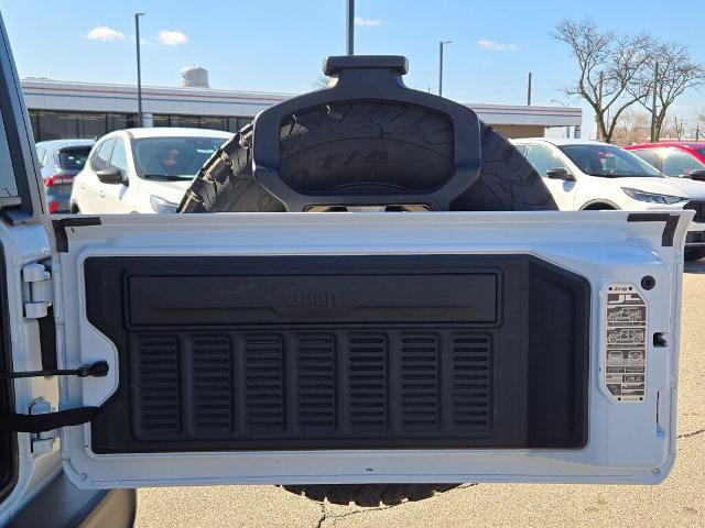Used 2024 Jeep Wrangler Unlimited Rubicon AWD/4WD image 17