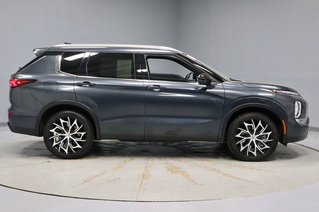 Used 2024 Mitsubishi Outlander SE Black Edition AWD/4WD image 12