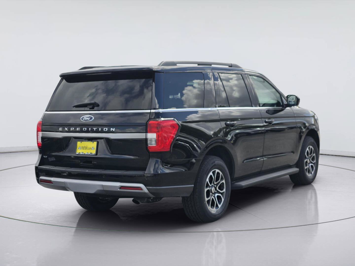 Certified 2024 Ford Expedition XLT AWD/4WD image 8