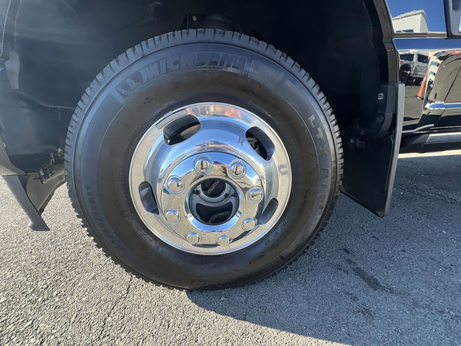 Certified 2024 Ford F350 Limited w/ FX4 Off-Road Package image 12