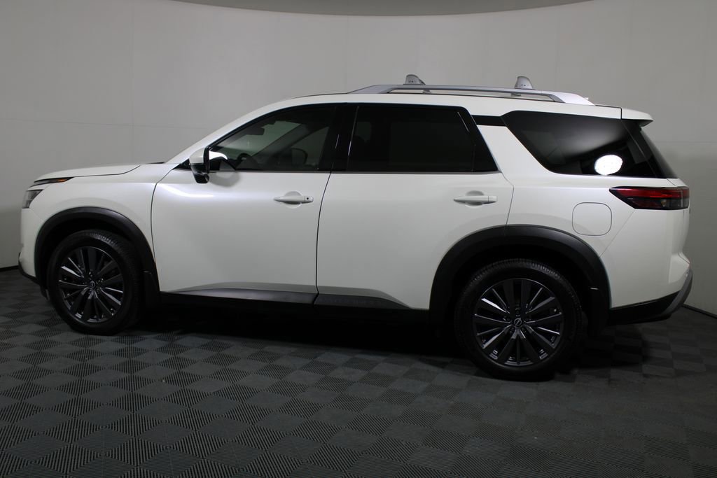 Used 2024 Nissan Pathfinder SL w/ SL Premium Package image 2