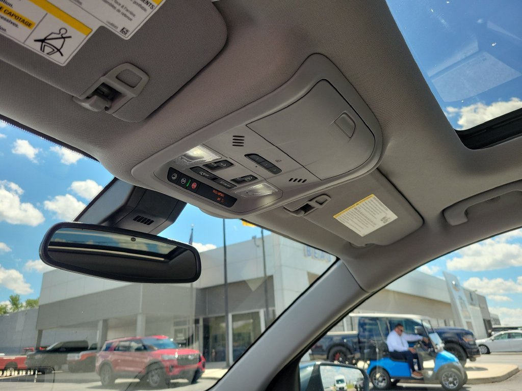 Used 2024 GMC Terrain SLT w/ Infotainment Package II AWD/4WD image 30