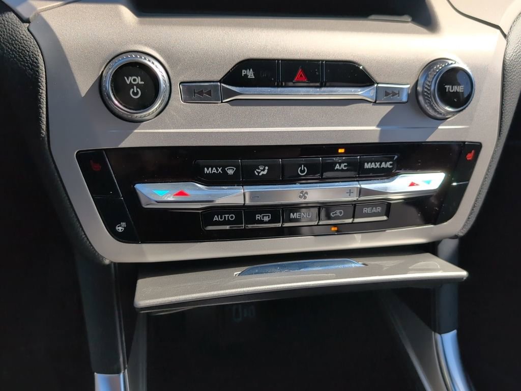 Certified 2024 Ford Explorer XLT w/ Equipment Group 202A image 20