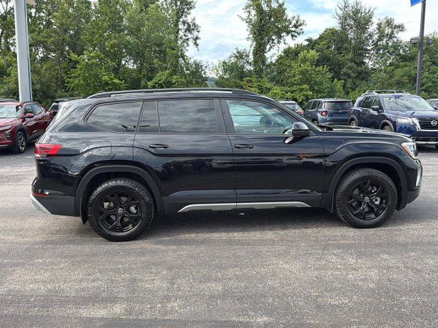 Used 2024 Volkswagen Atlas Peak Edition SE AWD/4WD image 5