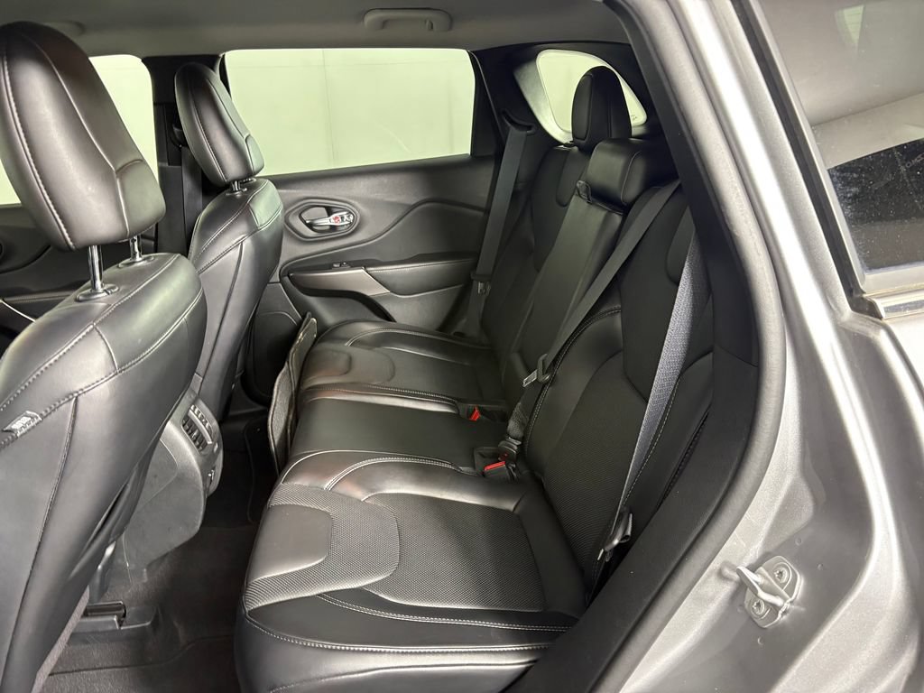 Used 2021 Jeep Cherokee Latitude Lux w/ Comfort/Convenience Group AWD/4WD image 29