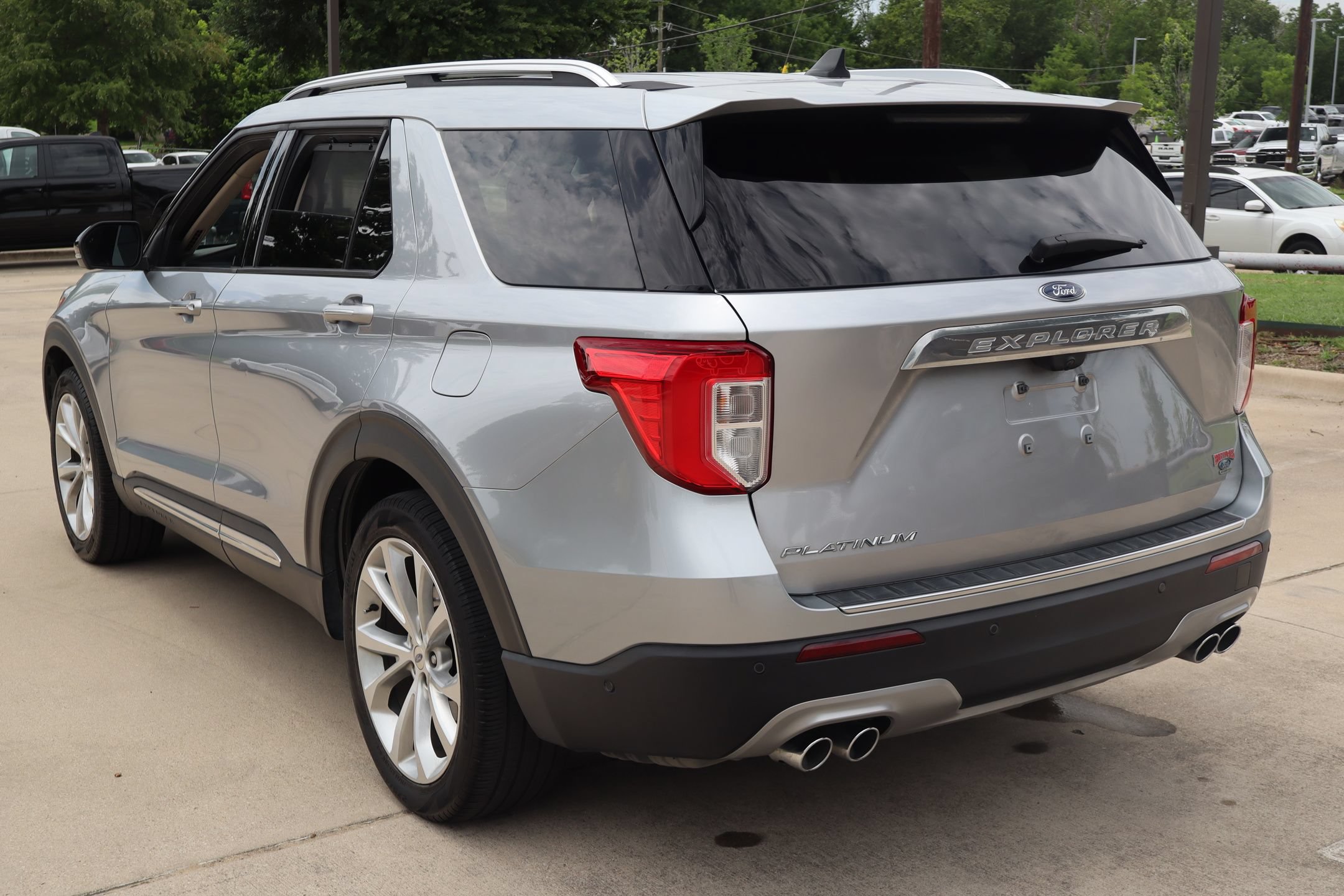 Certified 2022 Ford Explorer Platinum w/ Equipment Group 601A RWD image 6