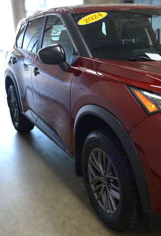 Used 2024 Nissan Rogue S AWD/4WD image 8