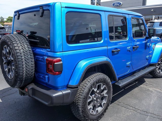 Used 2024 Jeep Wrangler Unlimited Sahara w/ Technology Group AWD/4WD image 9
