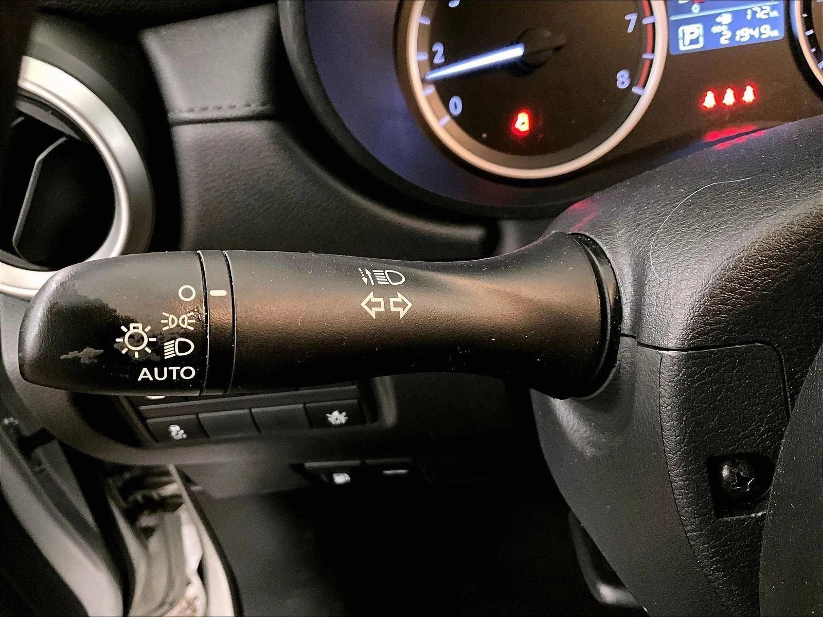 Used 2024 Nissan Versa S w/ Trunk Package image 30