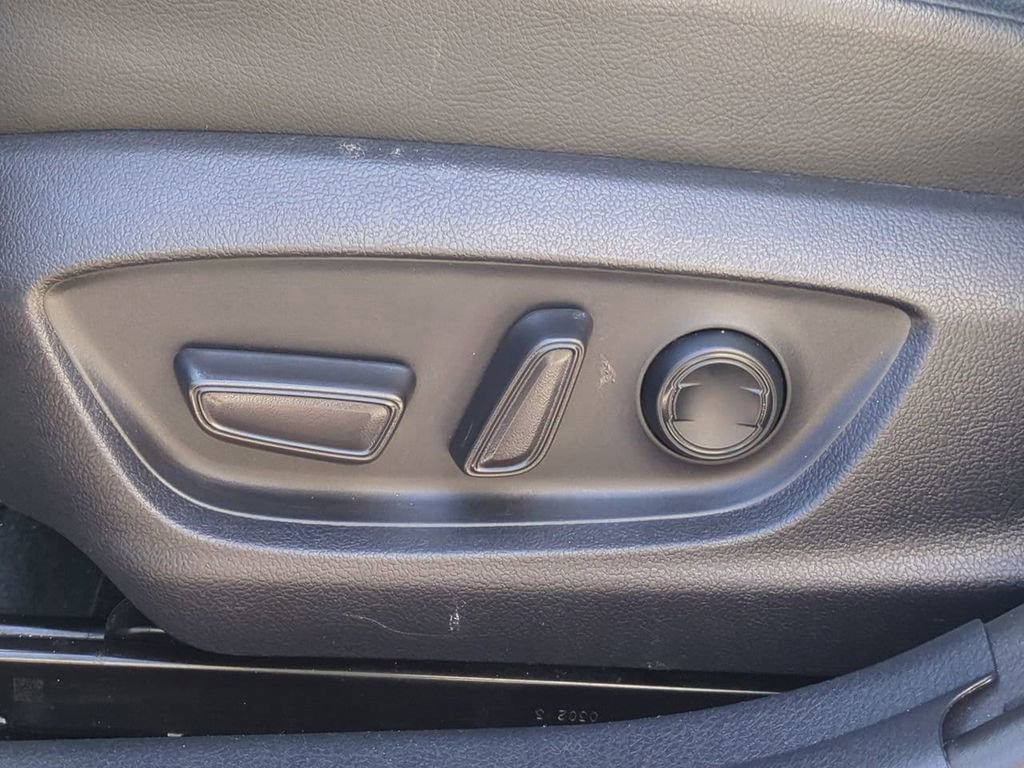 Used 2023 Toyota Camry SE image 20