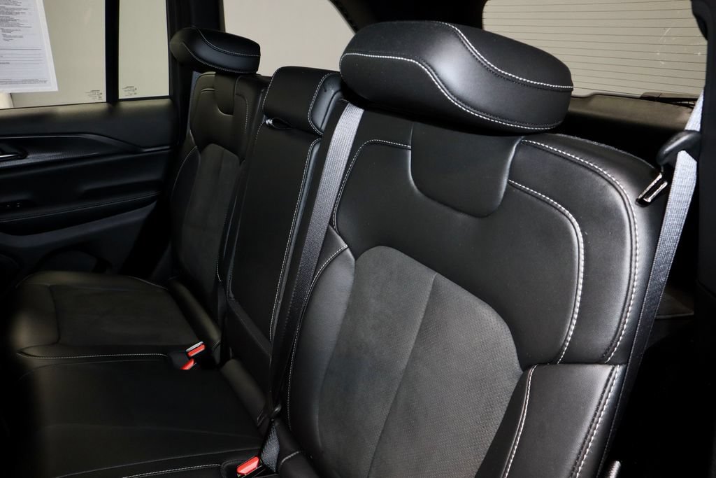 Used 2023 Jeep Grand Cherokee Altitude AWD/4WD image 22