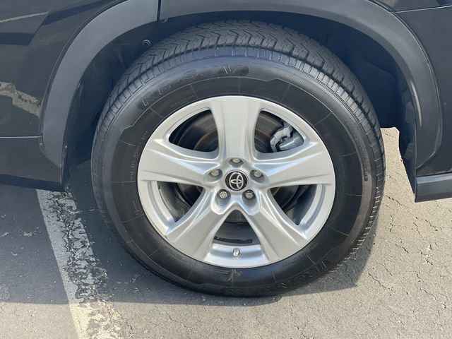 Used 2023 Toyota Highlander LE image 39