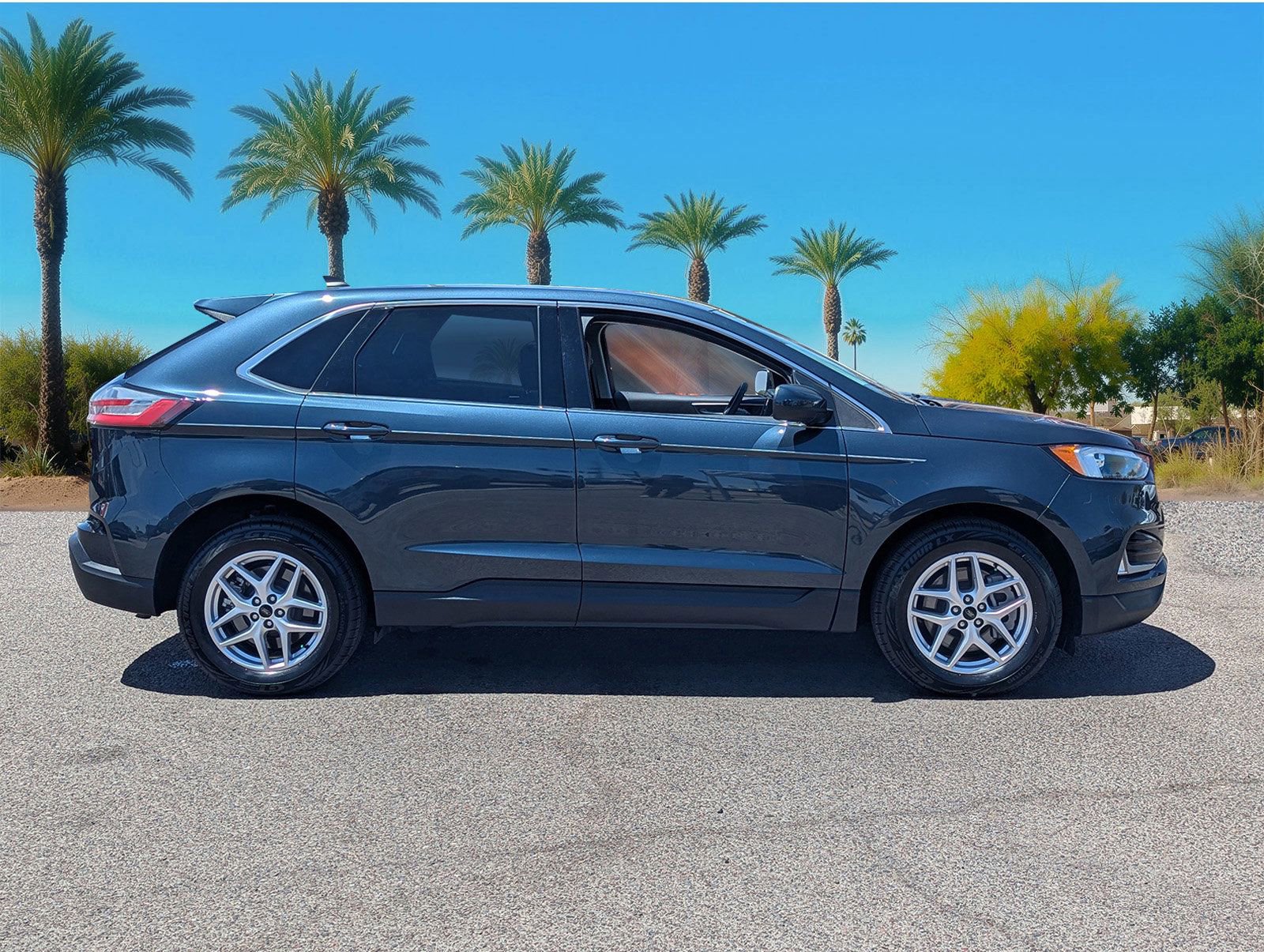 Certified 2023 Ford Edge SEL w/ Convenience Package AWD/4WD image 6