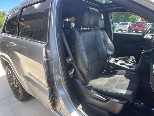 Used 2020 Jeep Grand Cherokee Altitude AWD/4WD image 32