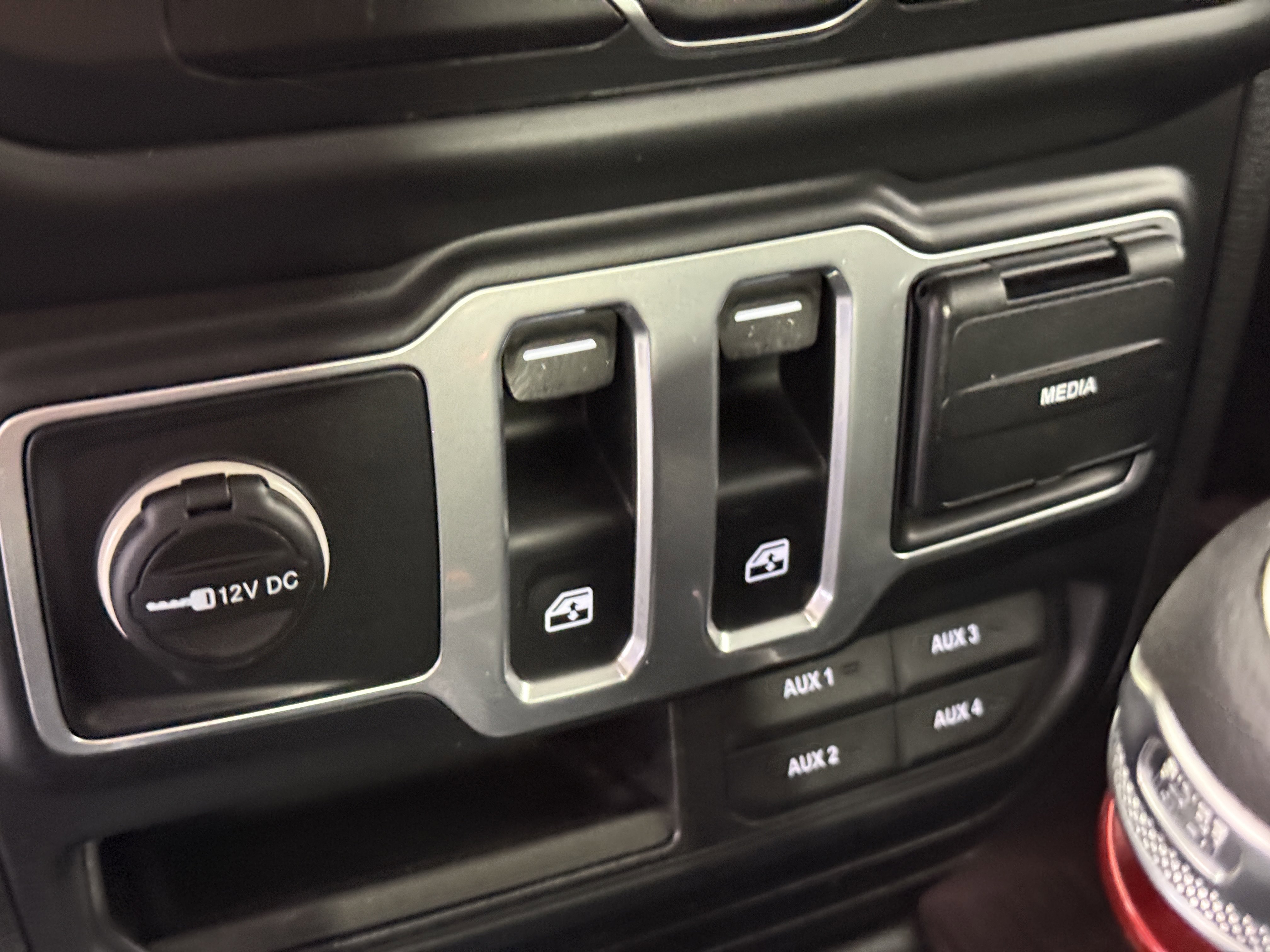 Used 2018 Jeep Wrangler Sport AWD/4WD image 17
