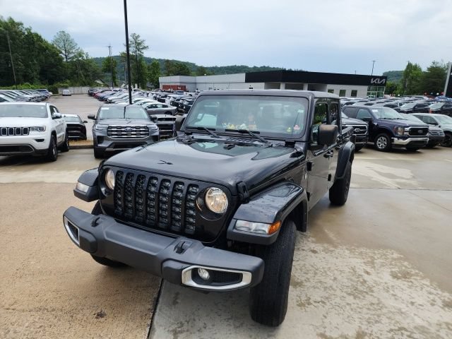 Used 2022 Jeep Gladiator Sport AWD/4WD image 3