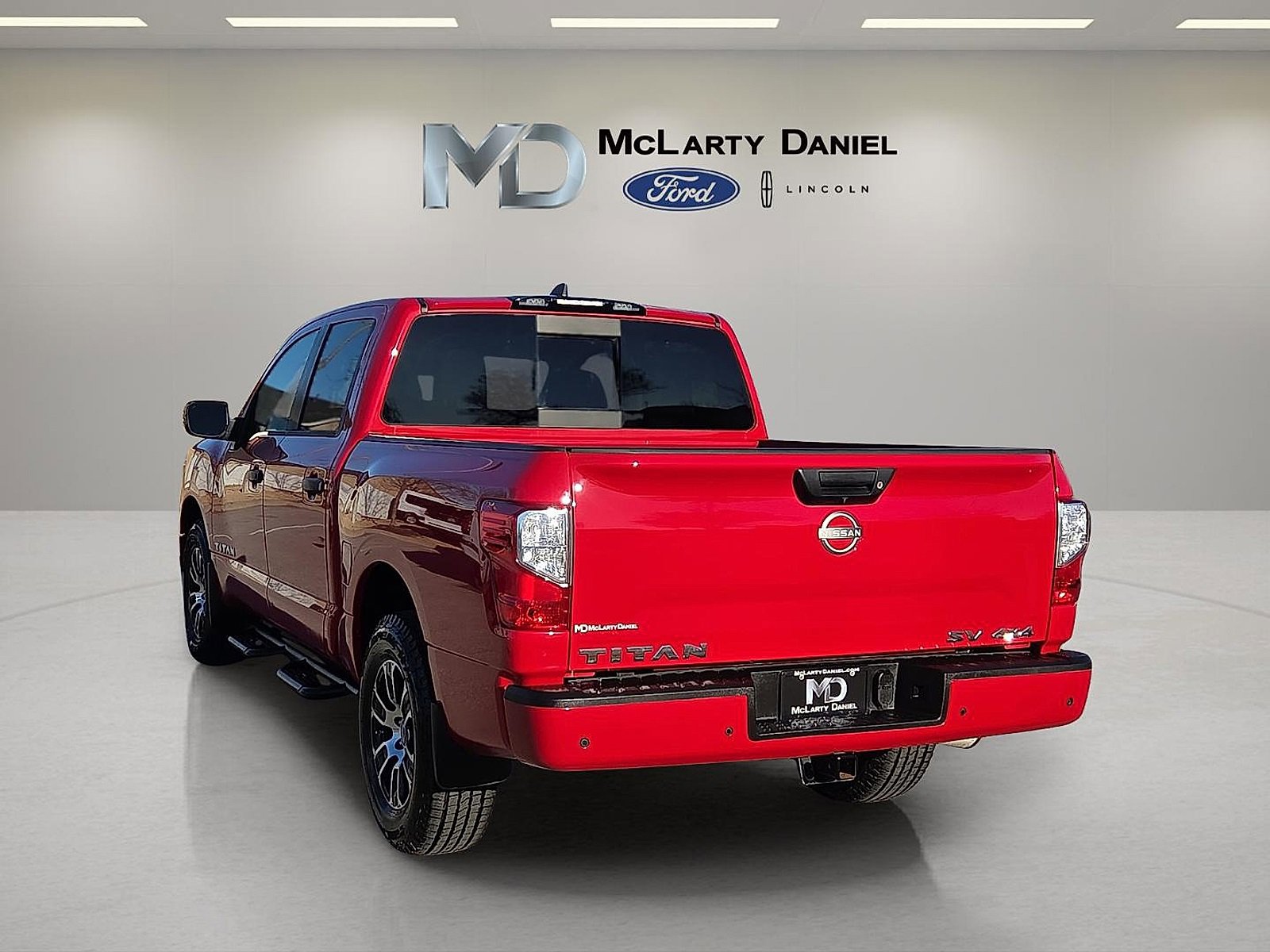 Used 2024 Nissan Titan SV image 4