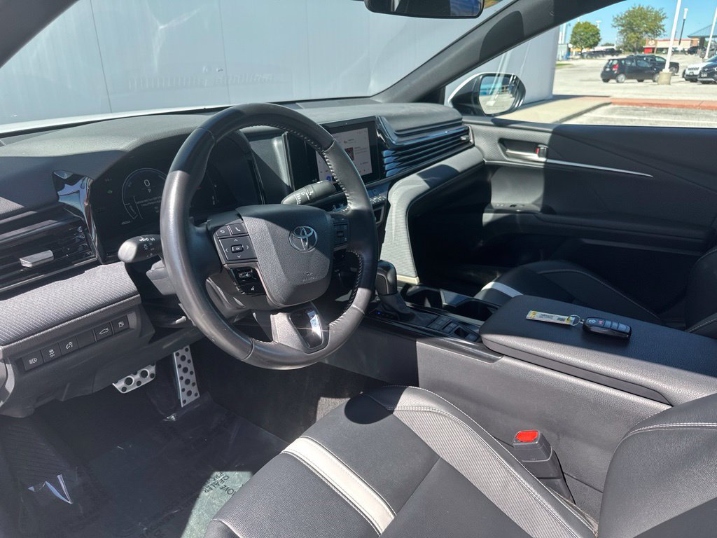 Used 2025 Toyota Camry SE FWD image 15