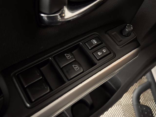 Used 2023 Nissan Titan SV w/ SV Convenience Package RWD image 17