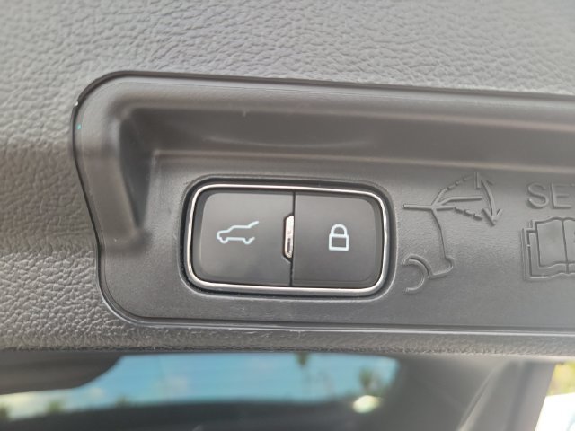 Certified 2023 Ford Explorer XLT RWD image 7