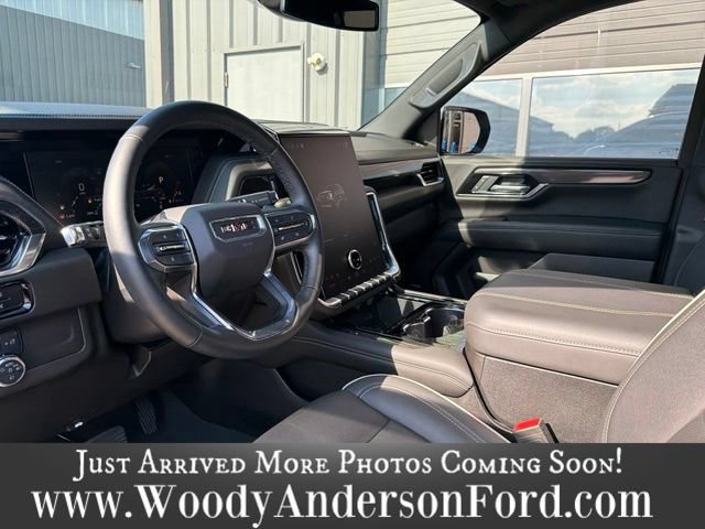 Used 2025 GMC Yukon Elevation w/ LPO, Elevation Black Package AWD/4WD image 8