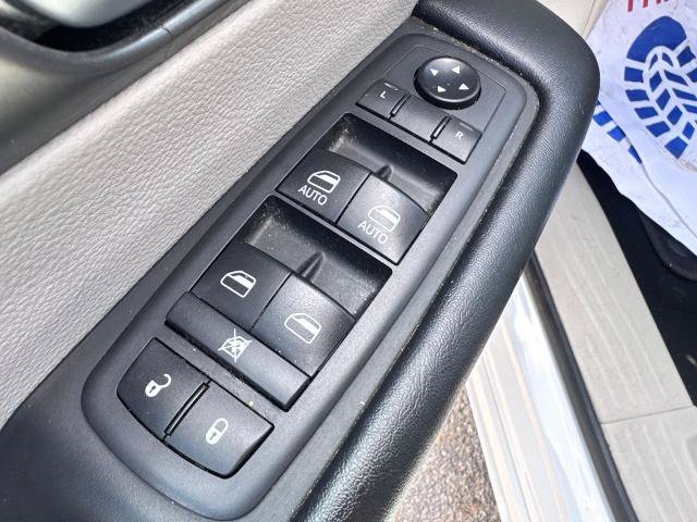 Used 2020 Chrysler Pacifica Touring-L FWD image 20
